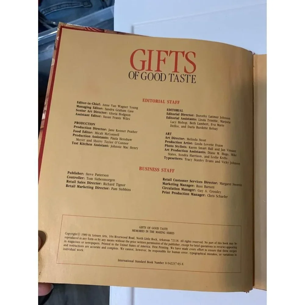 Vintage 1989 Gifts of Good Taste by Leisure Arts Hardcover cookbook baking cooki
